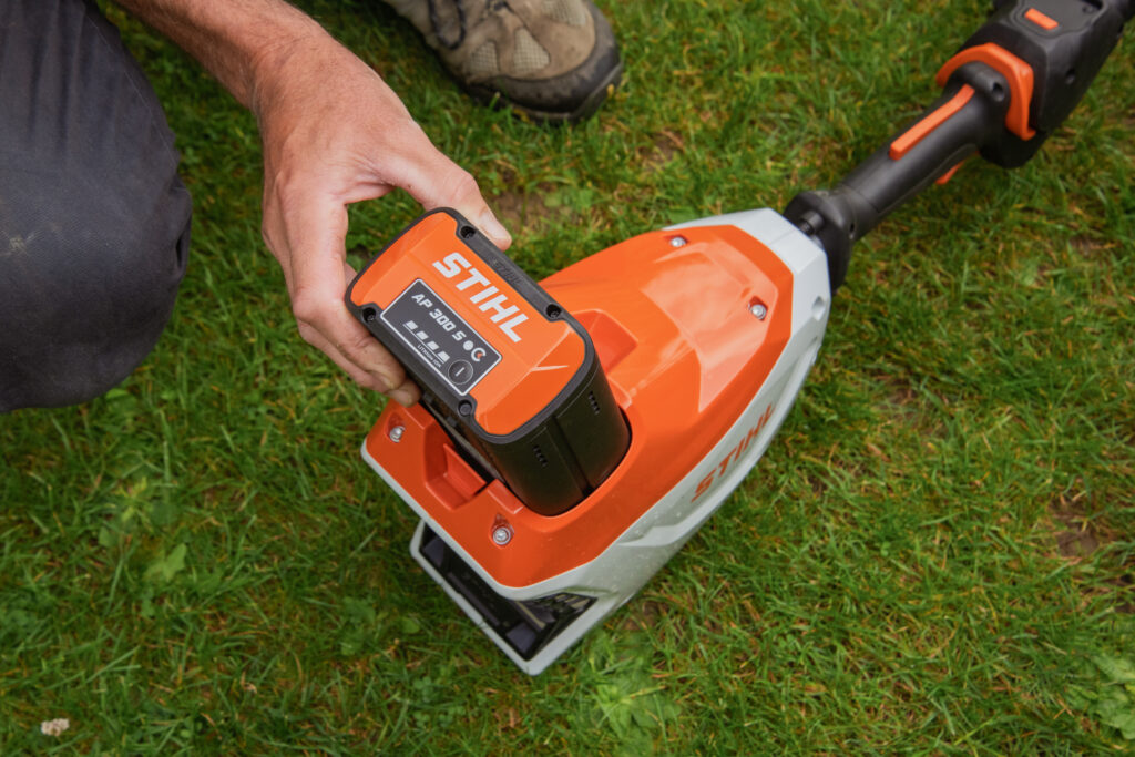 Stihl HLA 140 Cordless Long-Reach Hedge Trimmer